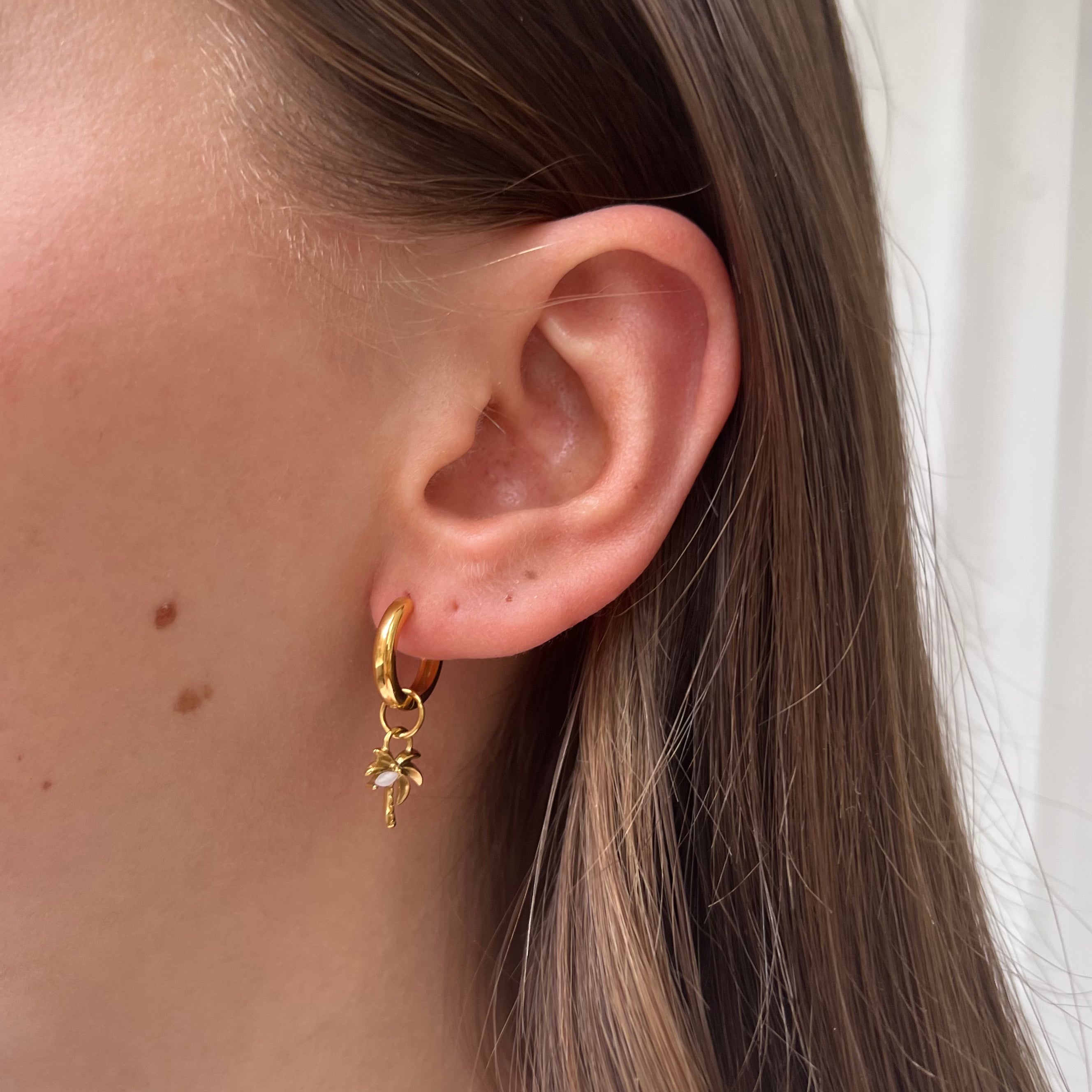 Earring White Palm Earring White Palm