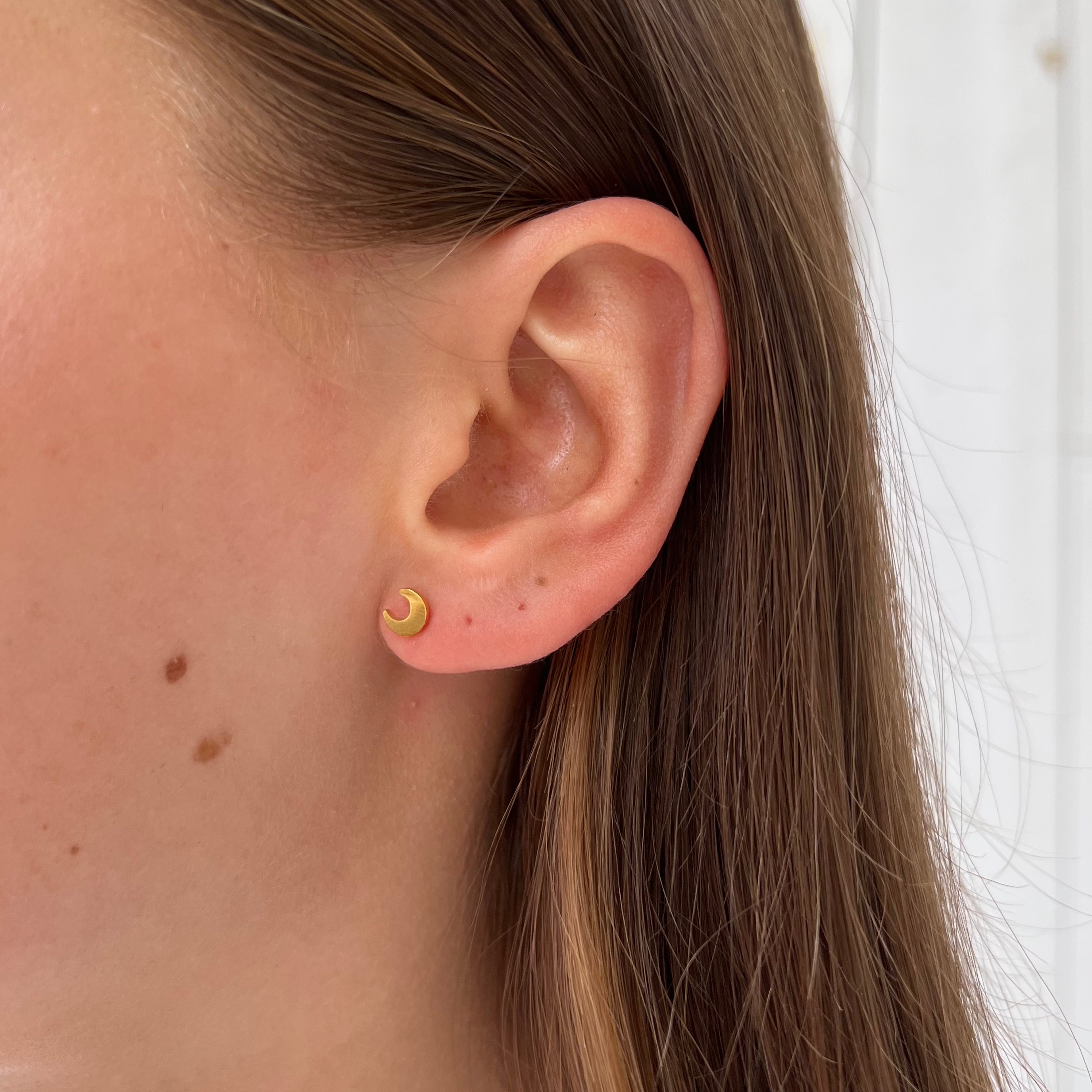 Earstud Moon Earstud Moon