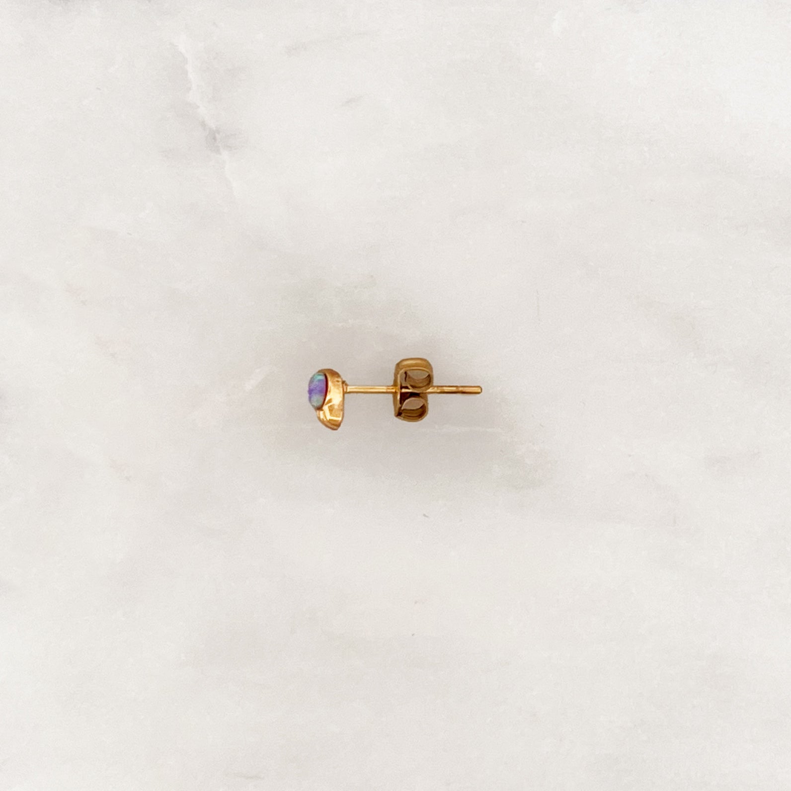 Earstud Violet Shell Earstud Violet Shell