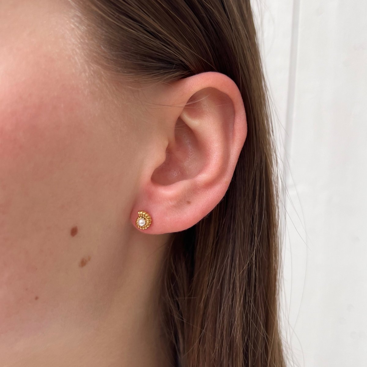 Earstud Pearl Moon Shell - ByNouck Jewelry Earstud Pearl Moon Shell - ByNouck Jewelry