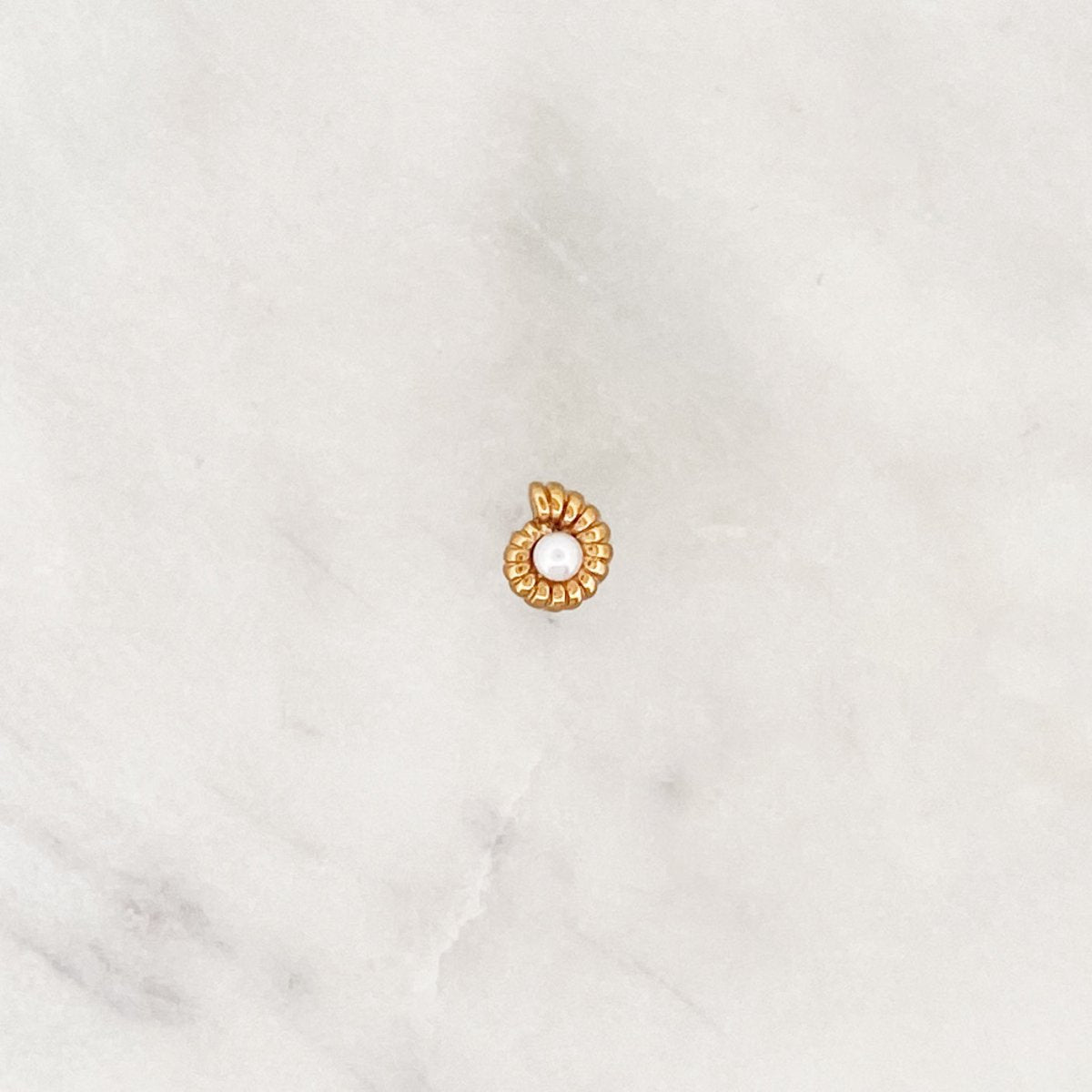 Earstud Pearl Moon Shell - ByNouck Jewelry Earstud Pearl Moon Shell - ByNouck Jewelry