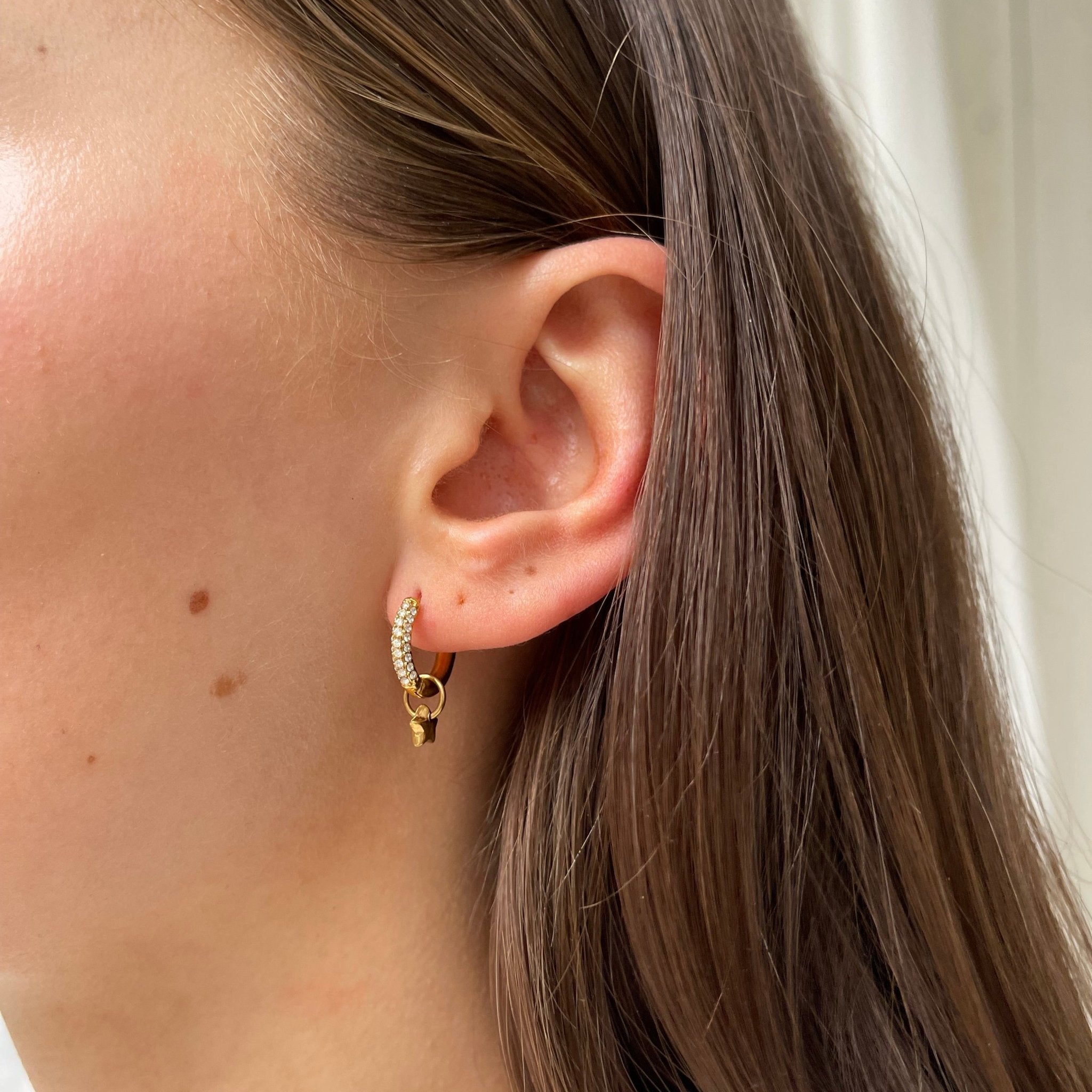 Shiny Hoop Little Star - ByNouck Jewelry Shiny Hoop Little Star - ByNouck Jewelry