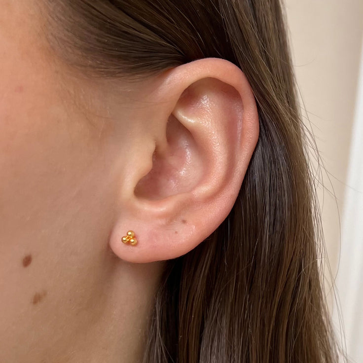 Earstud Threedot