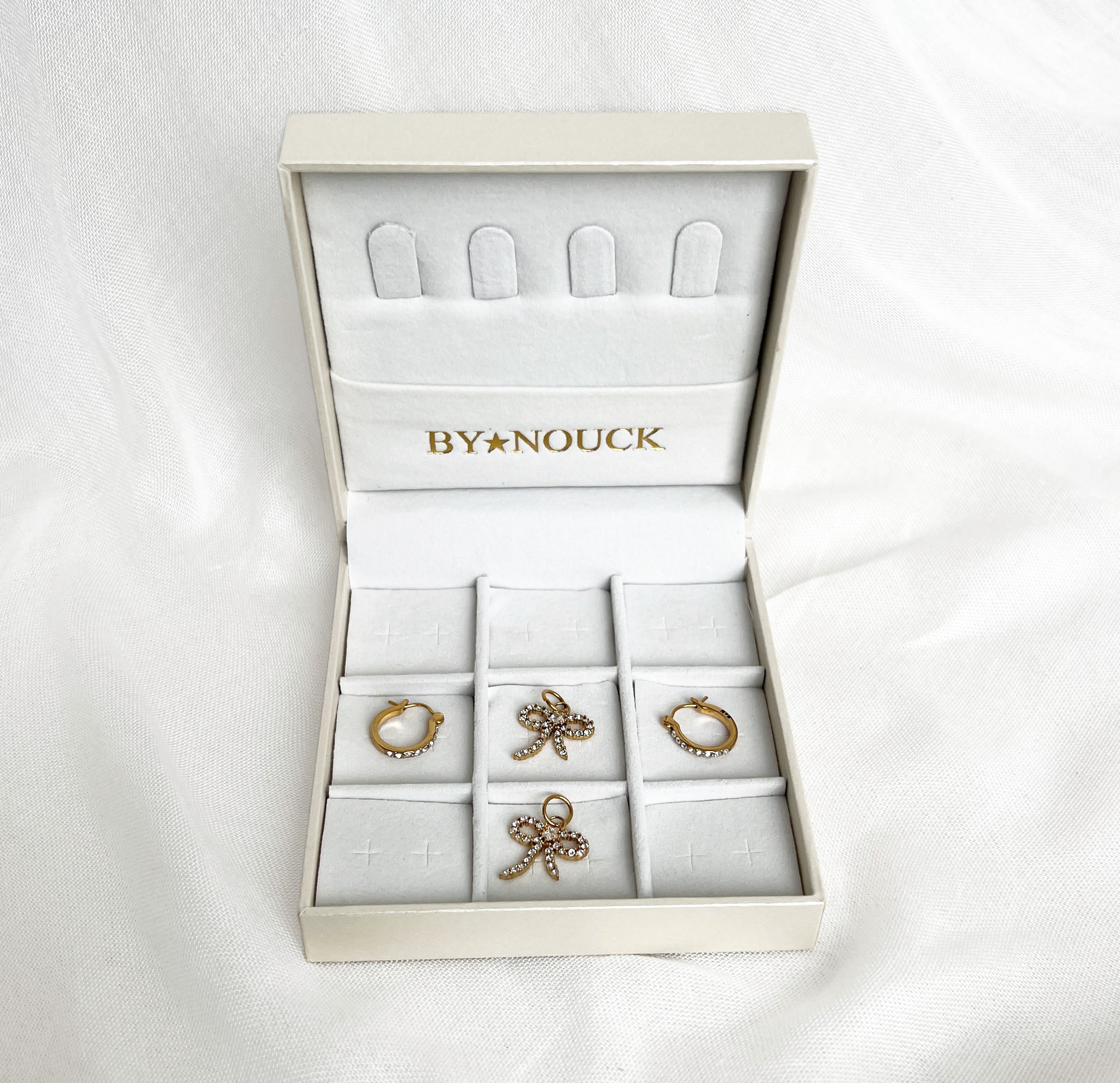 Earring set shiny bows