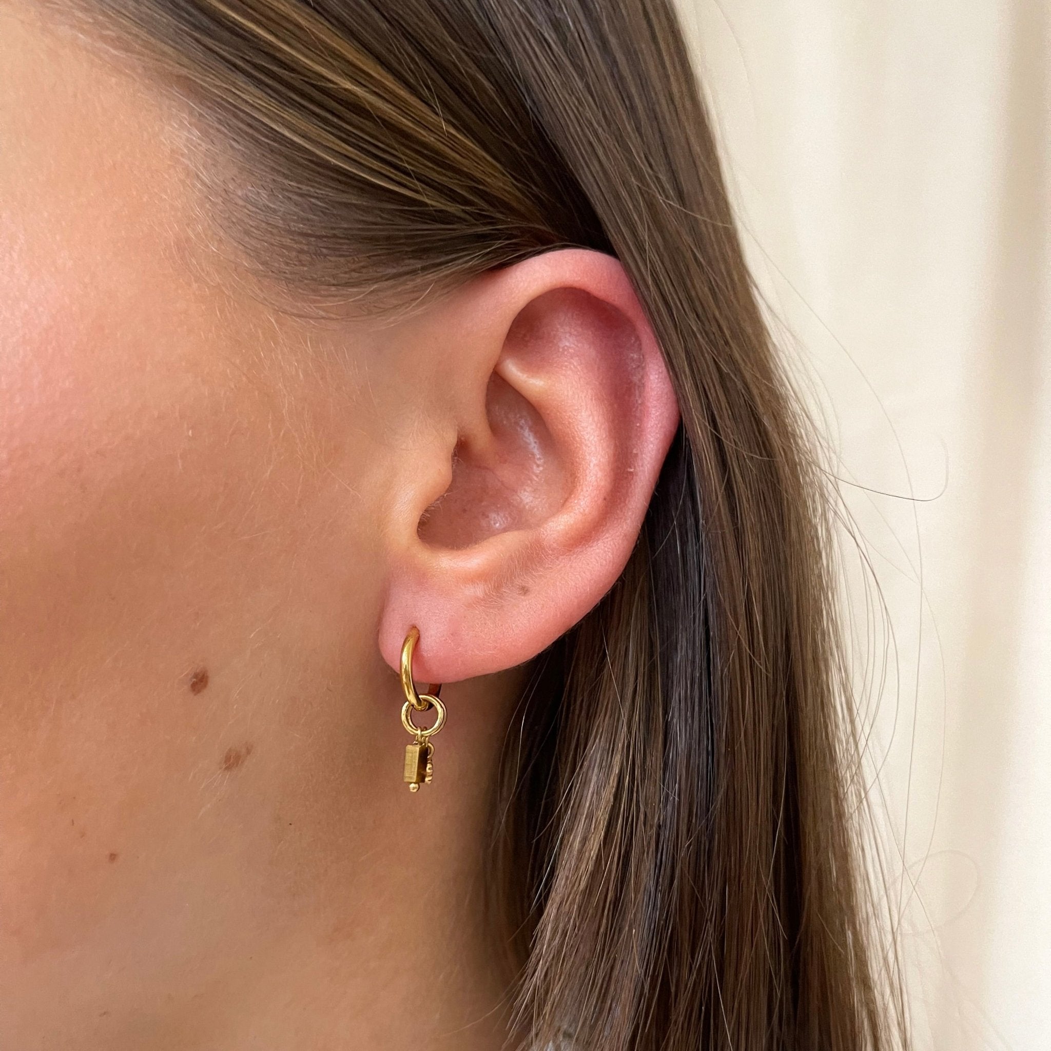 Base Tiny Huggie Hoop - ByNouck Jewelry