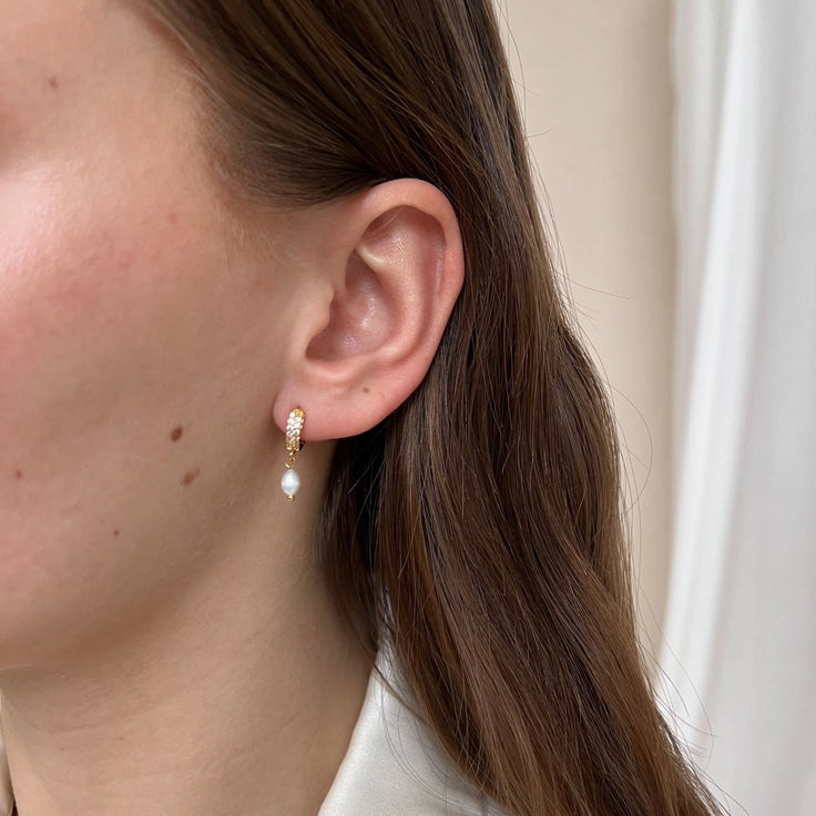 Shiny Hoop Small Pearl - ByNouck Jewelry