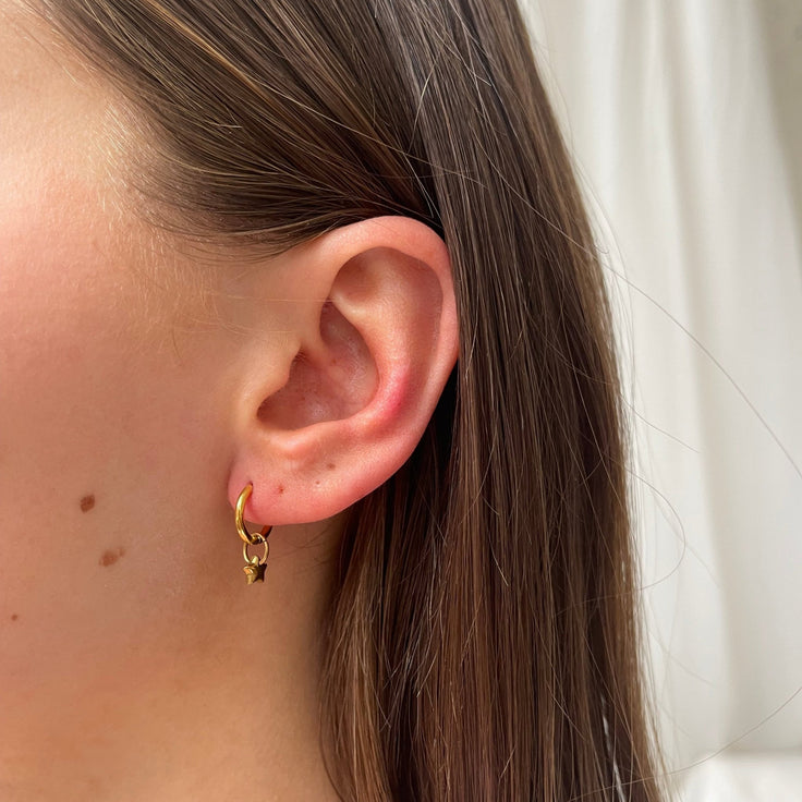 Tiny Huggie Little Star - ByNouck Jewelry