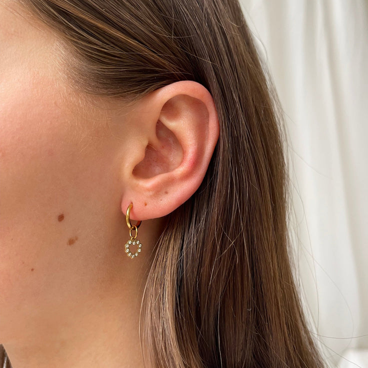 Tiny Huggie Small Bright Heart - ByNouck Jewelry